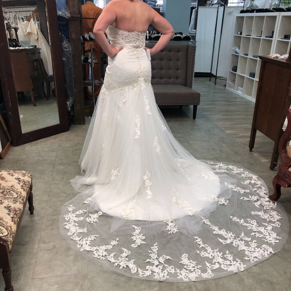 Sexy BUM Mermaid Lace & Tulle Wedding Dress, Ivory Mermaid Fit & Flare Romantic